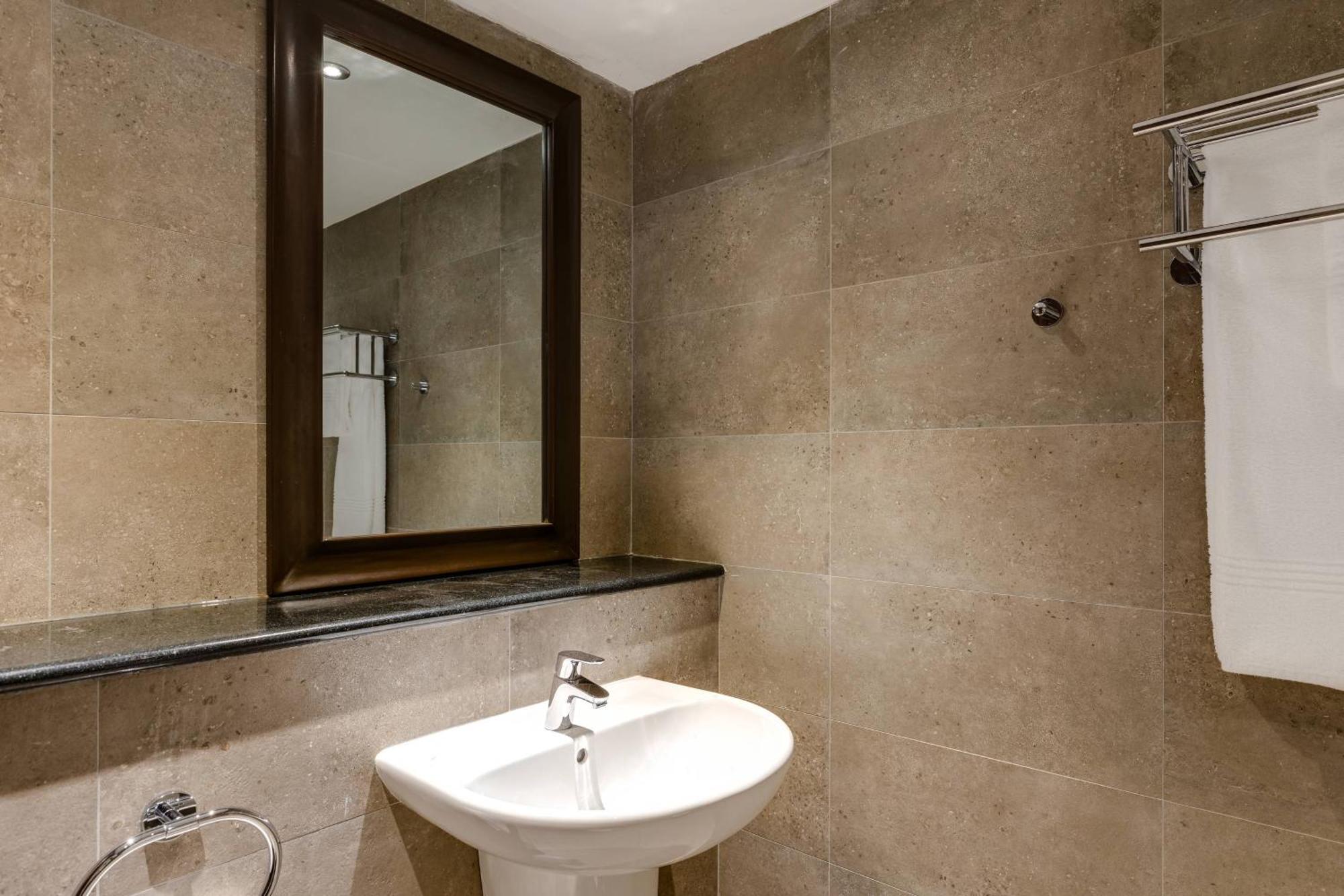 Protea Hotel By Marriott Owerri Select Esterno foto
