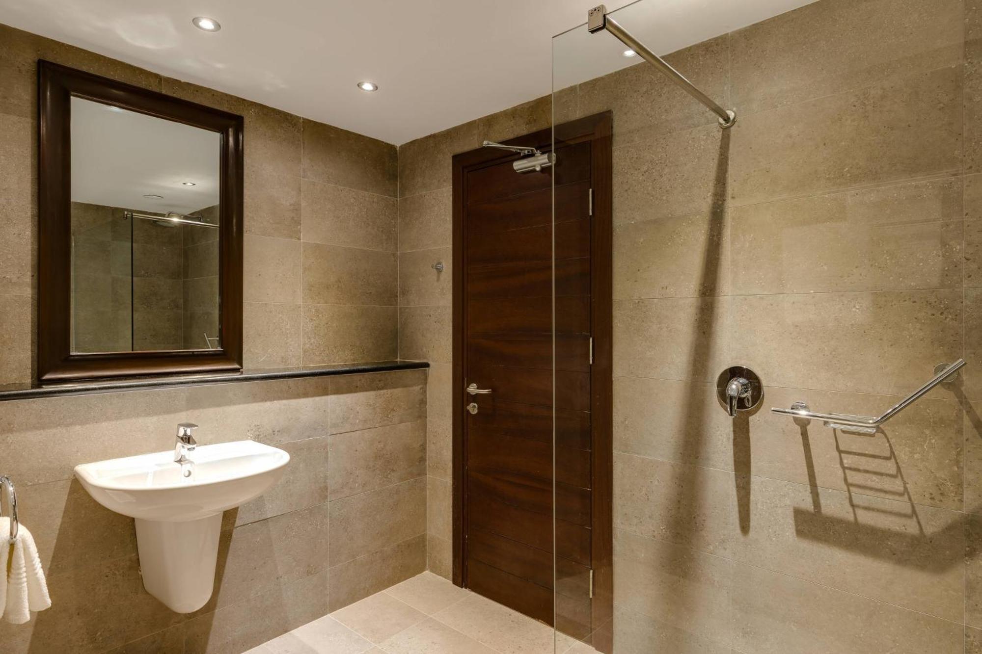 Protea Hotel By Marriott Owerri Select Esterno foto